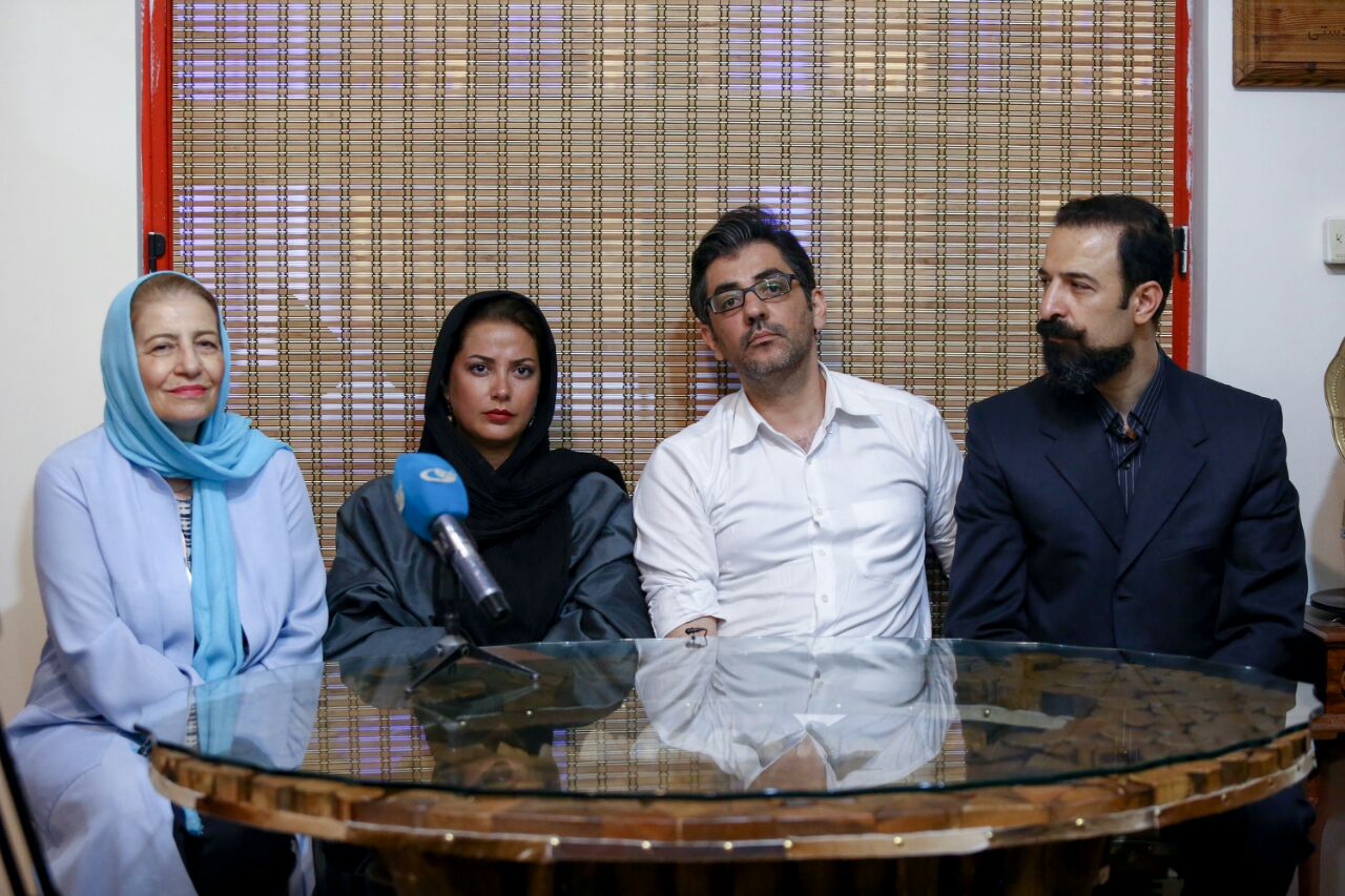 مردم فیلم های حاضر در جشنواره وارش را ببینند​